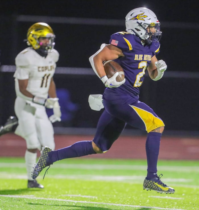Wide receiver Collin Dixon running with the football
